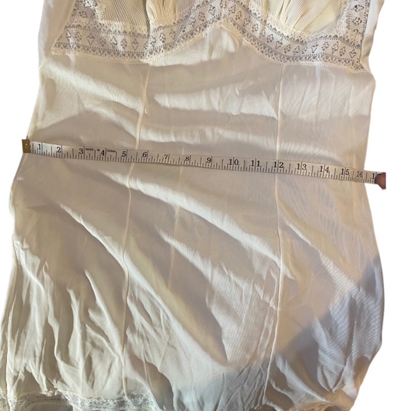 Vintage slip with lace trim & adjustable straps. Sz36 - Picture 7 of 15
